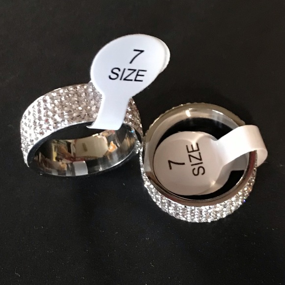 Make An Offer! Crystal Stainless Steel Ring Size 7 - Picture 3 of 5